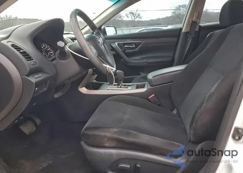 2015 Nissan Altima 2.5 z USA, uszkodzony, nr VIN 1N4AL3AP3FC568328